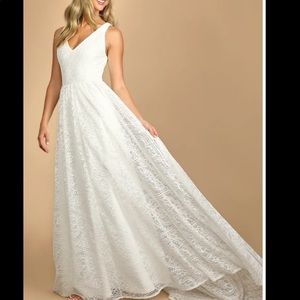 Lulu’s V-neck white lace dress🤍🤍